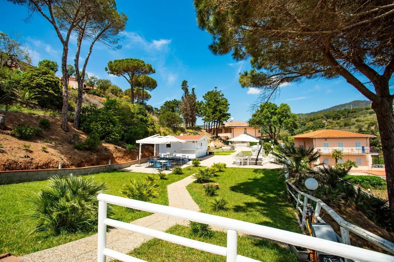 Residence Reale Porto Azzurro 4*,