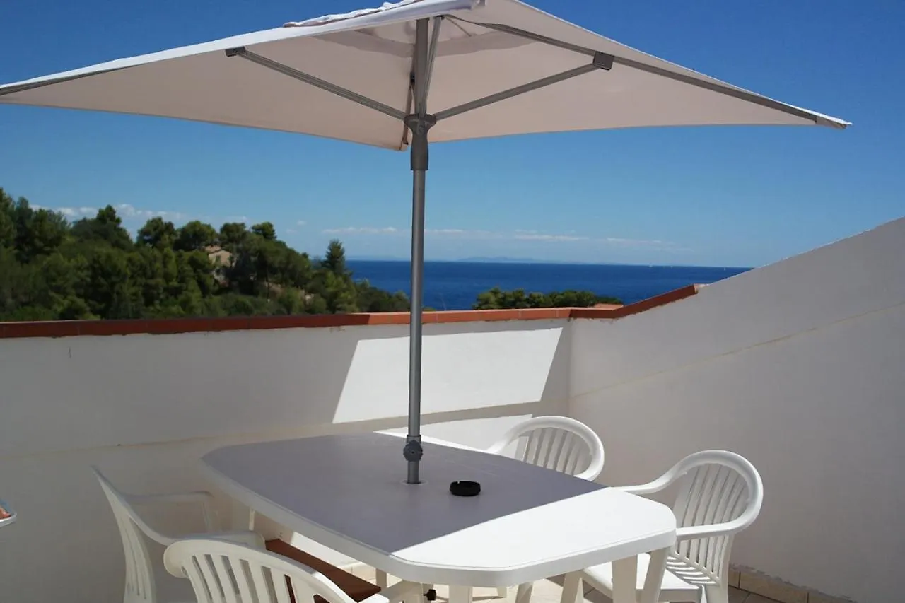 Residence Reale Porto Azzurro 4*,