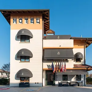 https://small-hotel-royal.hotelinveneto.com